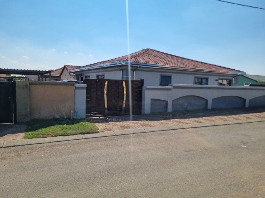 3 Bedroom Property for Sale in Windmill Park Gauteng