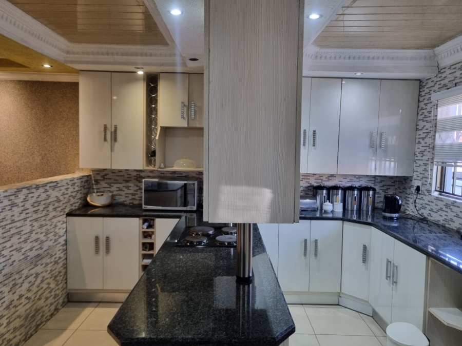3 Bedroom Property for Sale in Windmill Park Gauteng
