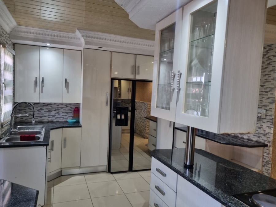 3 Bedroom Property for Sale in Windmill Park Gauteng
