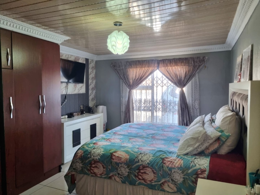 3 Bedroom Property for Sale in Windmill Park Gauteng
