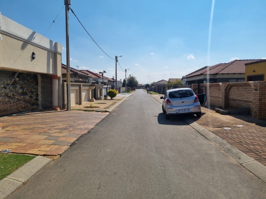 3 Bedroom Property for Sale in Windmill Park Gauteng