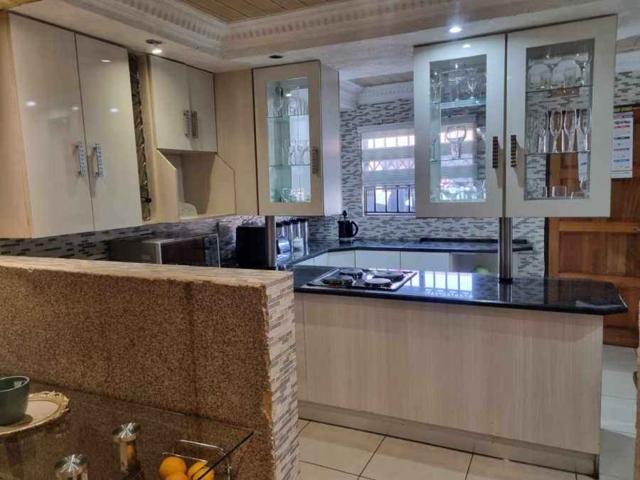 3 Bedroom Property for Sale in Windmill Park Gauteng