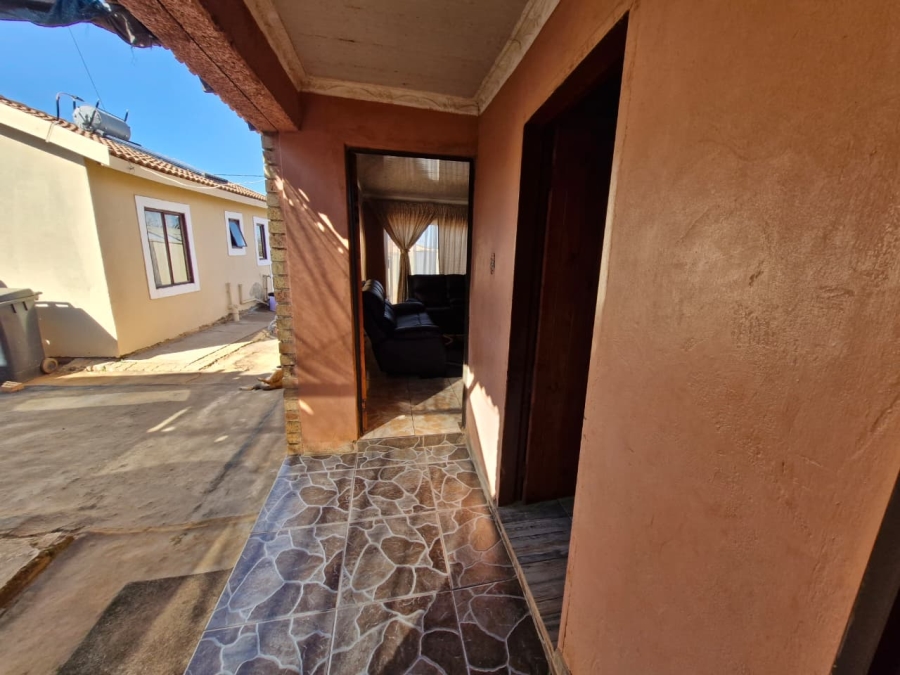 2 Bedroom Property for Sale in Lawley Gauteng