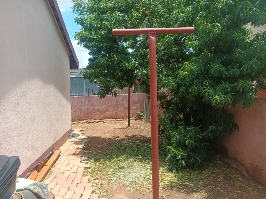 2 Bedroom Property for Sale in Moleleki Gauteng
