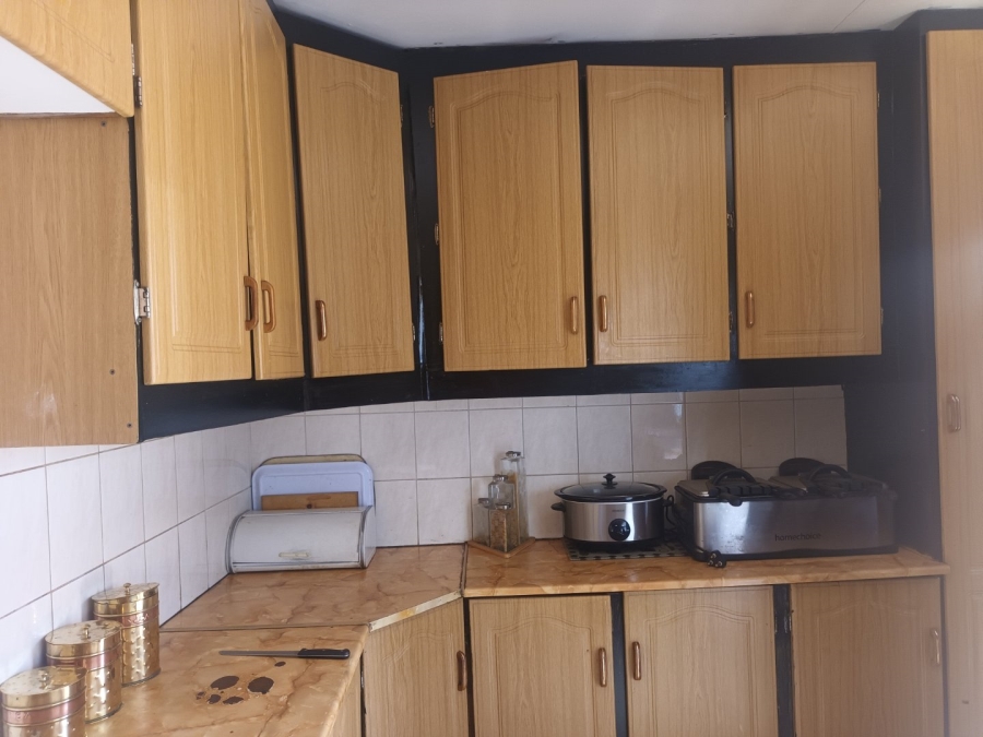 2 Bedroom Property for Sale in Moleleki Gauteng