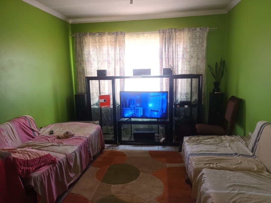 2 Bedroom Property for Sale in Moleleki Gauteng