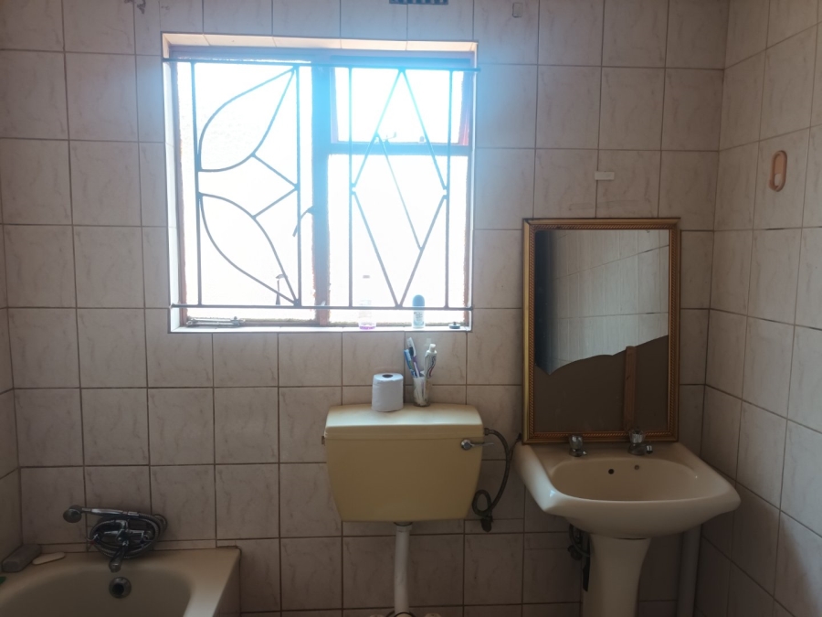 2 Bedroom Property for Sale in Moleleki Gauteng