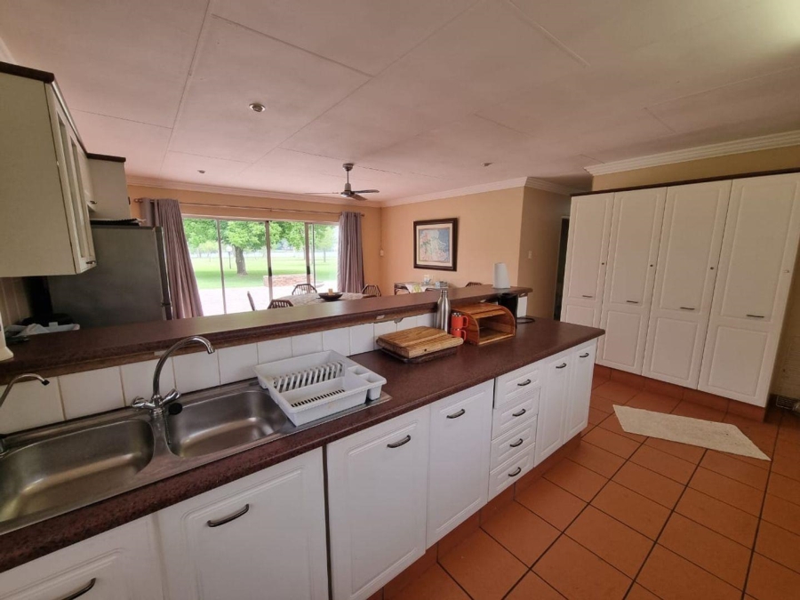 To Let 5 Bedroom Property for Rent in Ebner On Vaal Gauteng