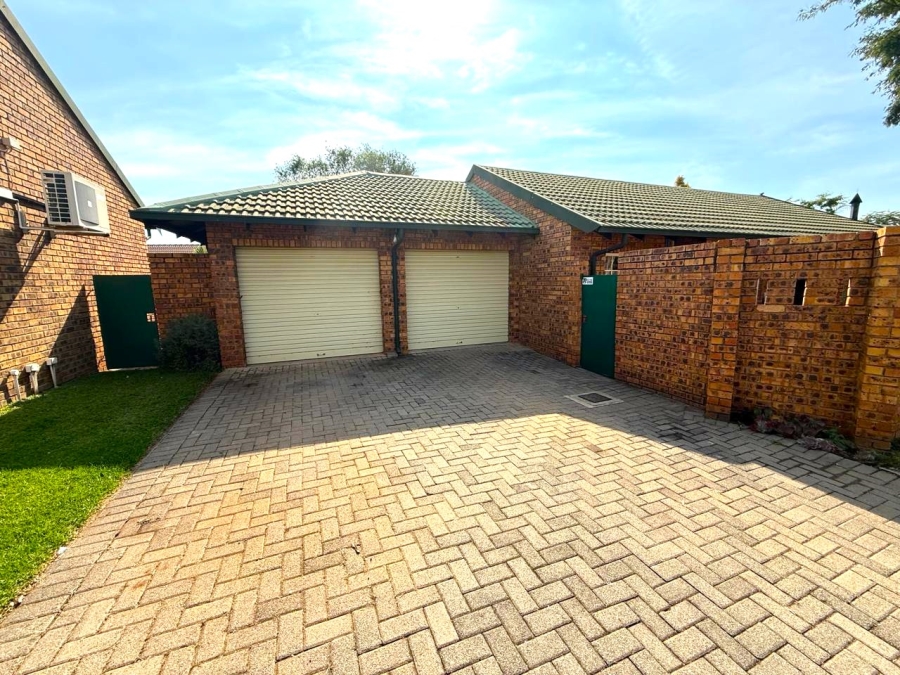 To Let 3 Bedroom Property for Rent in Highveld Gauteng