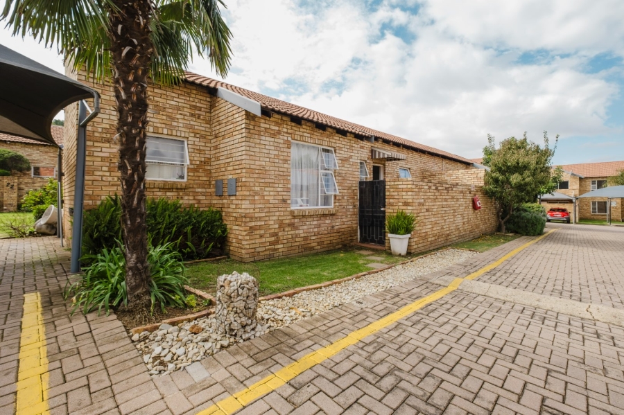 To Let 3 Bedroom Property for Rent in Liefde en Vrede Gauteng