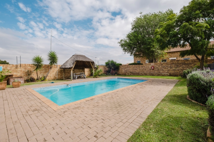 To Let 3 Bedroom Property for Rent in Liefde en Vrede Gauteng