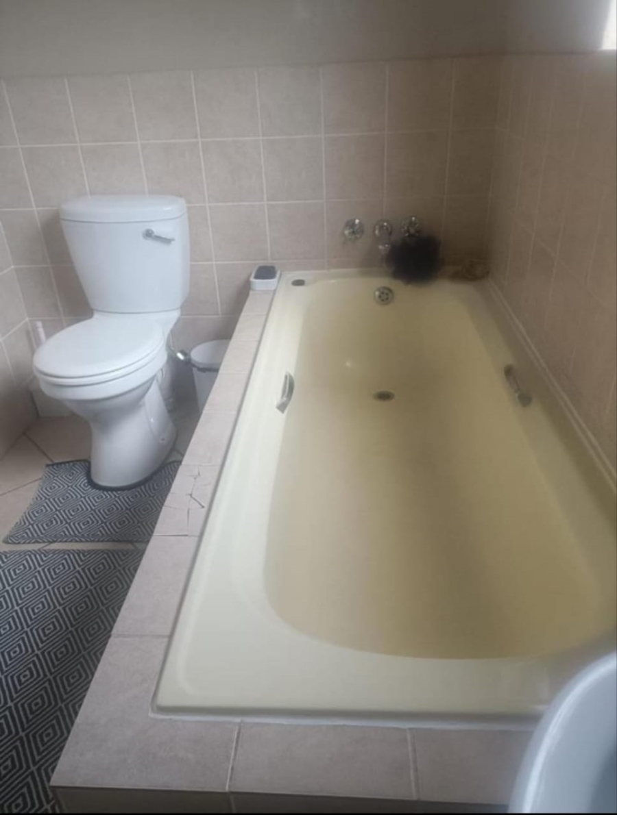 To Let 3 Bedroom Property for Rent in Noordwyk Gauteng