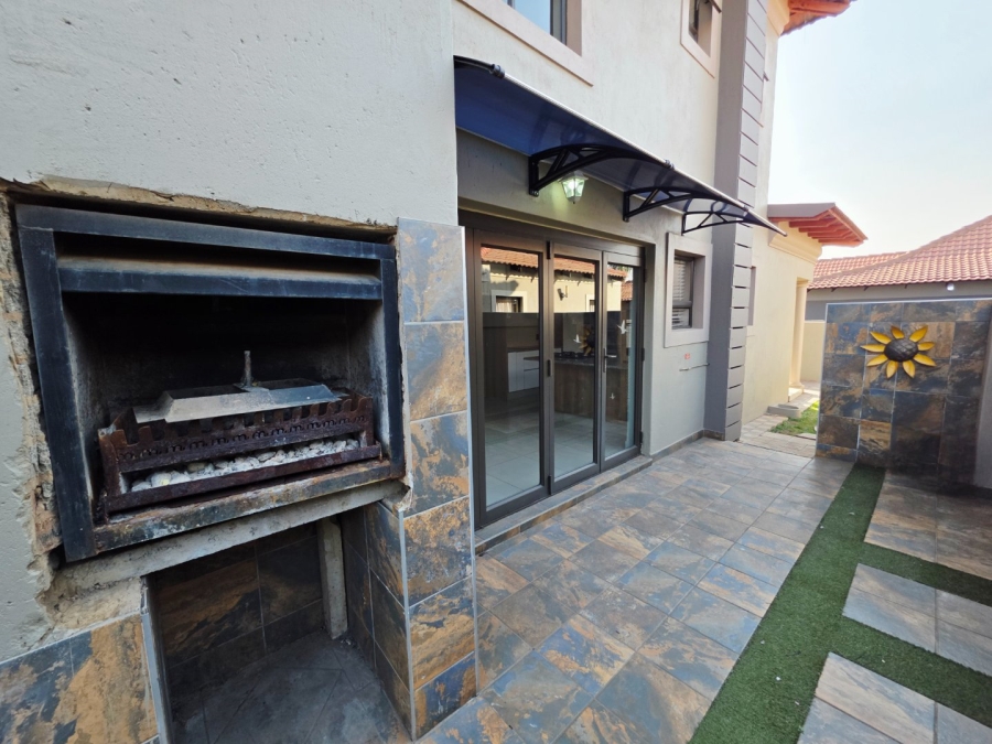 5 Bedroom Property for Sale in Savannah Country Estate Gauteng