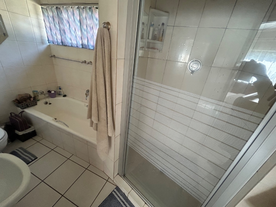 3 Bedroom Property for Sale in Vorna Valley Gauteng