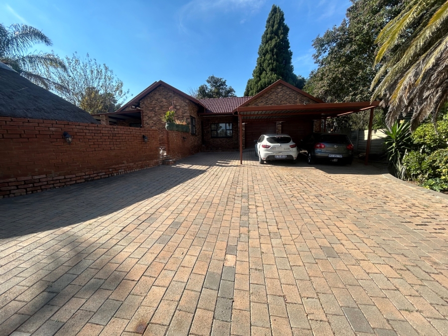3 Bedroom Property for Sale in Vorna Valley Gauteng