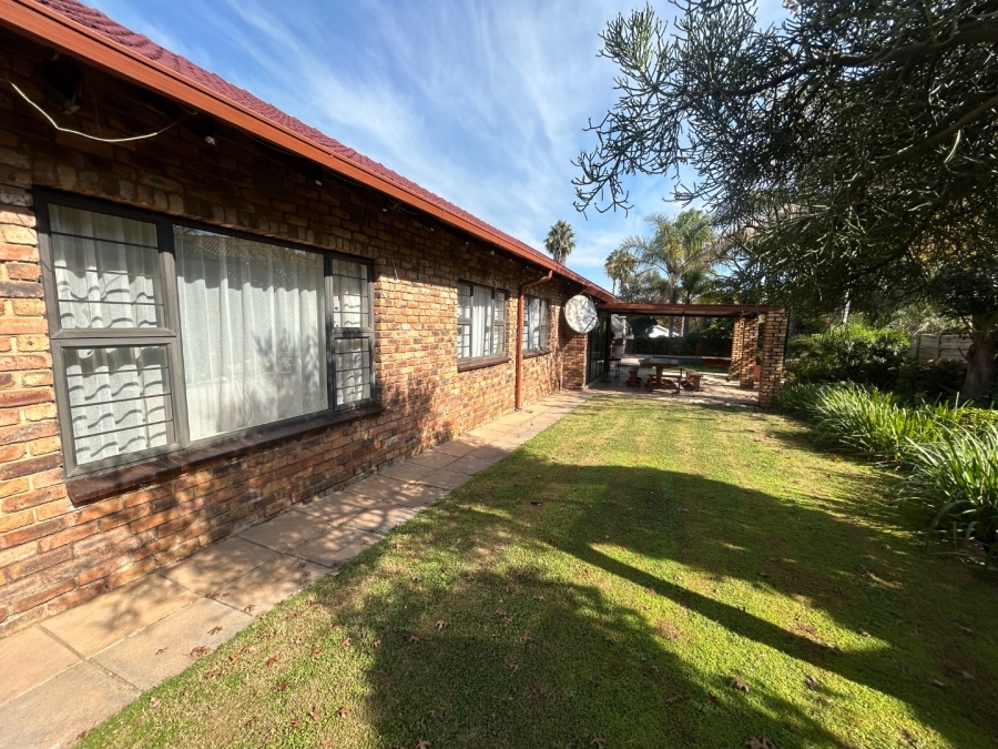 3 Bedroom Property for Sale in Vorna Valley Gauteng