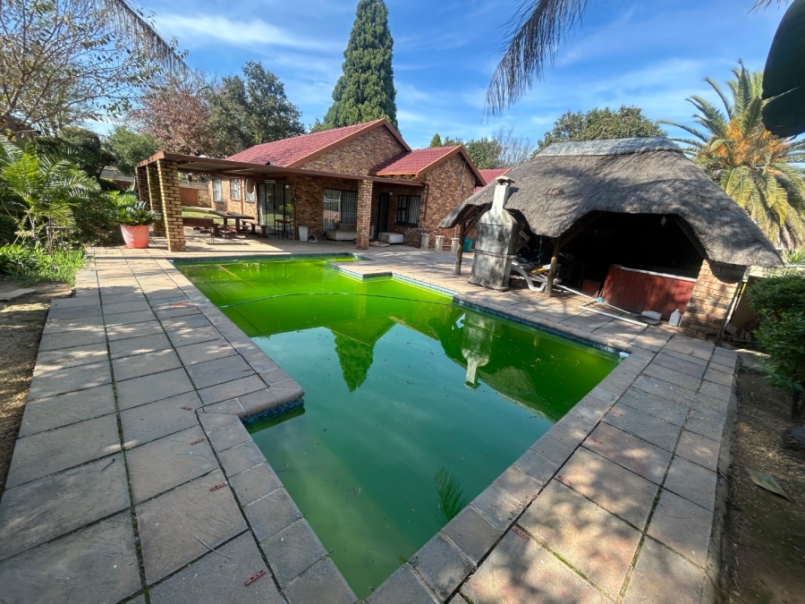 3 Bedroom Property for Sale in Vorna Valley Gauteng