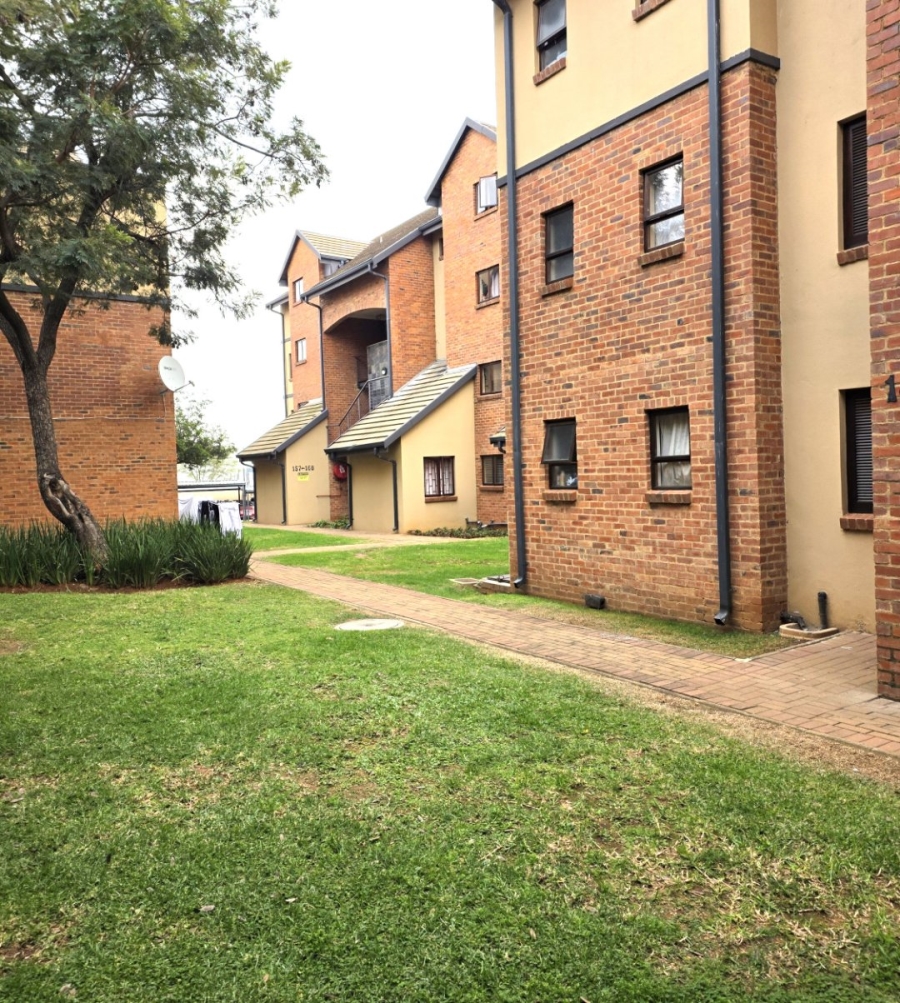 To Let 1 Bedroom Property for Rent in Halfway Gardens Gauteng