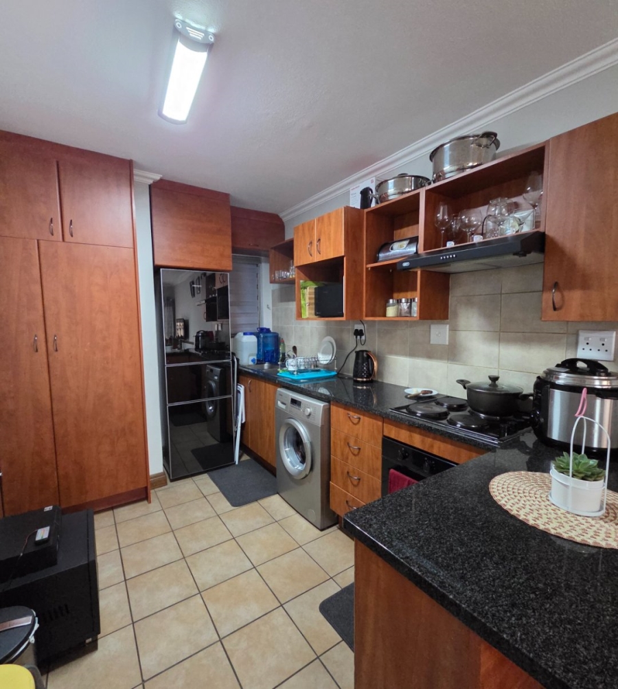 To Let 1 Bedroom Property for Rent in Halfway Gardens Gauteng