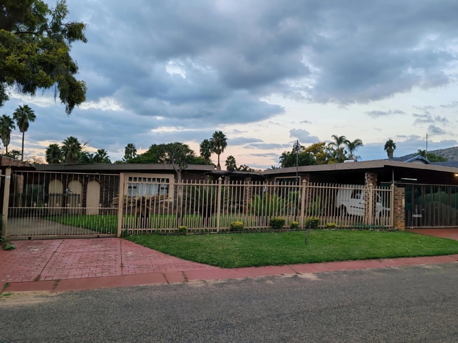 4 Bedroom Property for Sale in Dorandia Gauteng