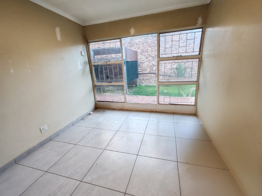 4 Bedroom Property for Sale in Dorandia Gauteng