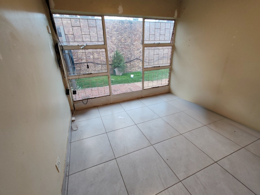 4 Bedroom Property for Sale in Dorandia Gauteng