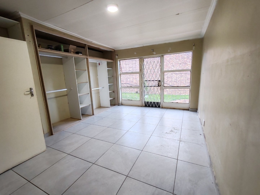 4 Bedroom Property for Sale in Dorandia Gauteng