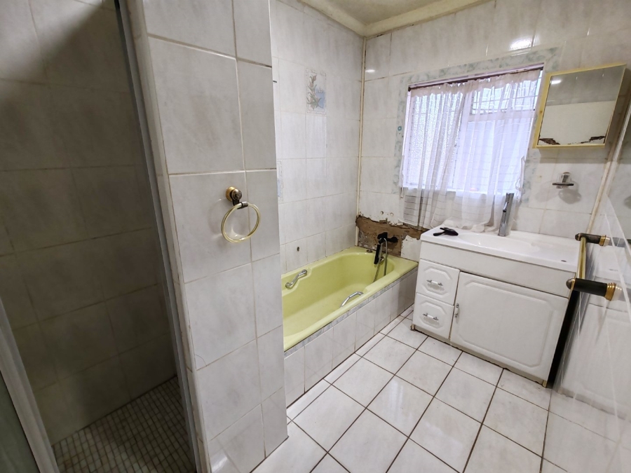 4 Bedroom Property for Sale in Dorandia Gauteng