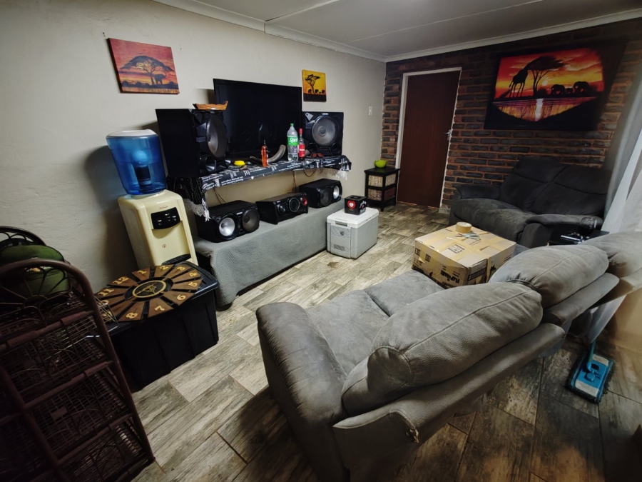 4 Bedroom Property for Sale in Dorandia Gauteng
