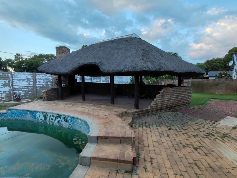 4 Bedroom Property for Sale in Dorandia Gauteng