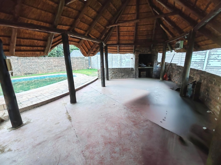 4 Bedroom Property for Sale in Dorandia Gauteng