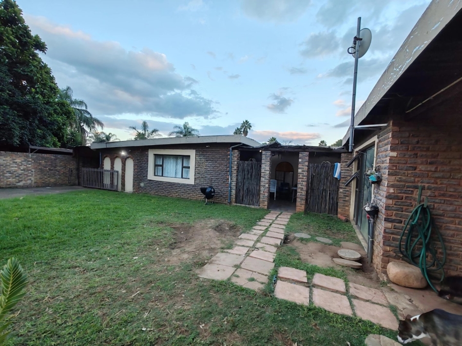 4 Bedroom Property for Sale in Dorandia Gauteng