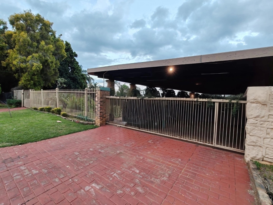 4 Bedroom Property for Sale in Dorandia Gauteng