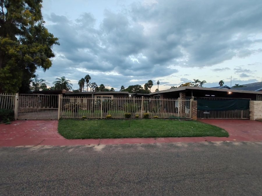 4 Bedroom Property for Sale in Dorandia Gauteng