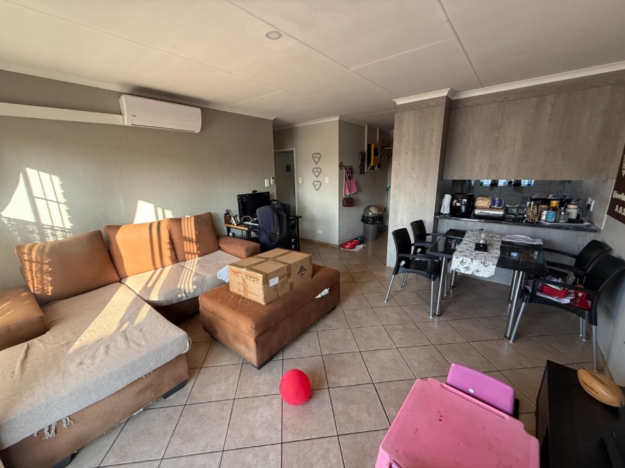 2 Bedroom Property for Sale in Rooihuiskraal North Gauteng