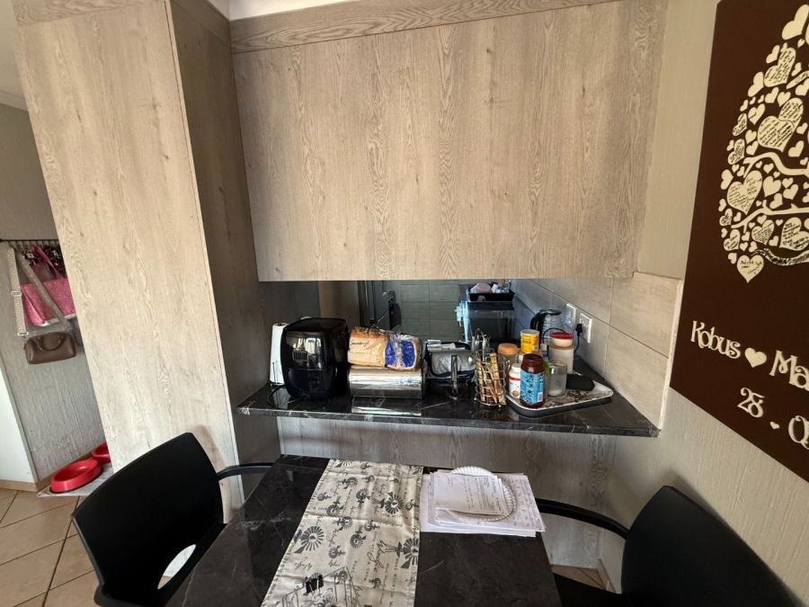 2 Bedroom Property for Sale in Rooihuiskraal North Gauteng
