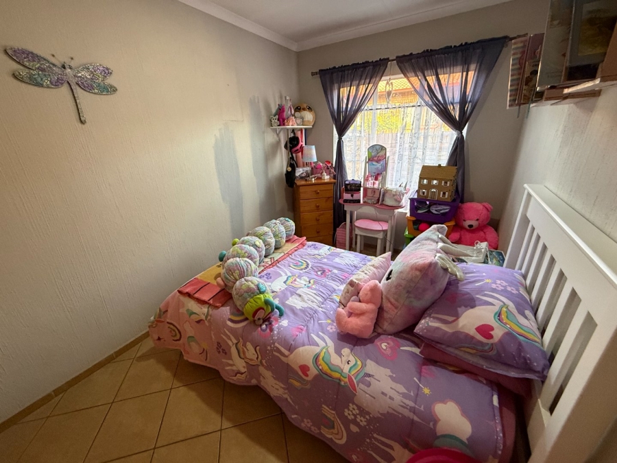 2 Bedroom Property for Sale in Rooihuiskraal North Gauteng