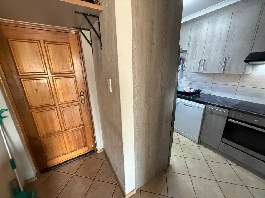 2 Bedroom Property for Sale in Rooihuiskraal North Gauteng