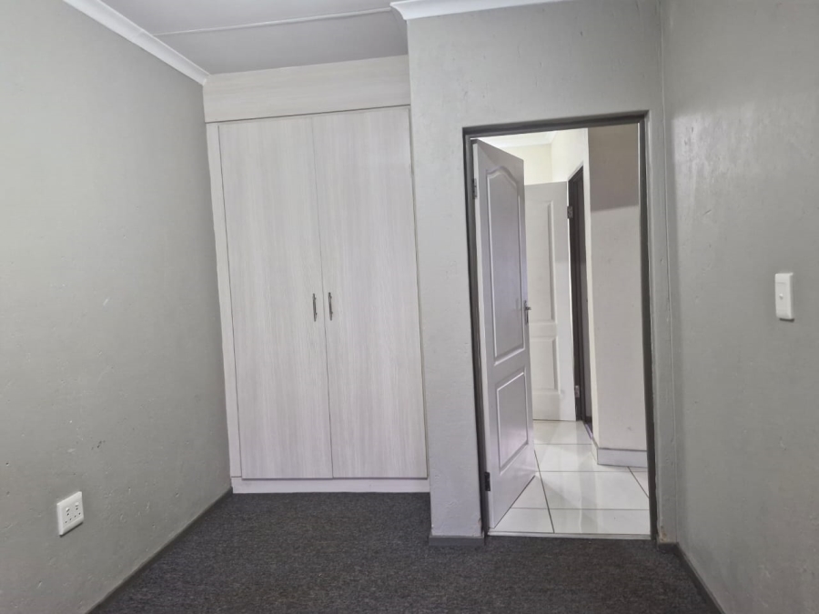 3 Bedroom Property for Sale in Ambott Gauteng