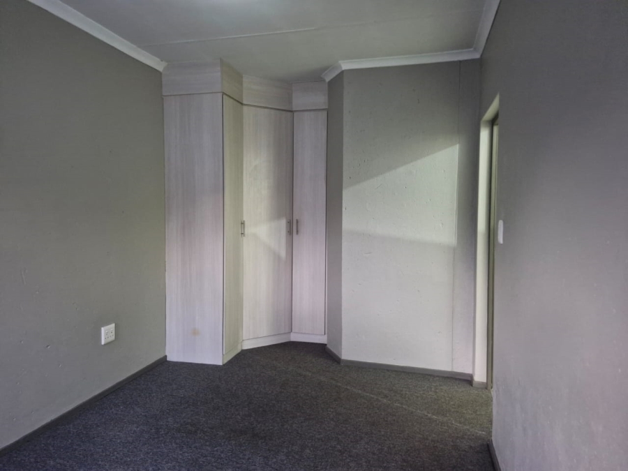 3 Bedroom Property for Sale in Ambott Gauteng