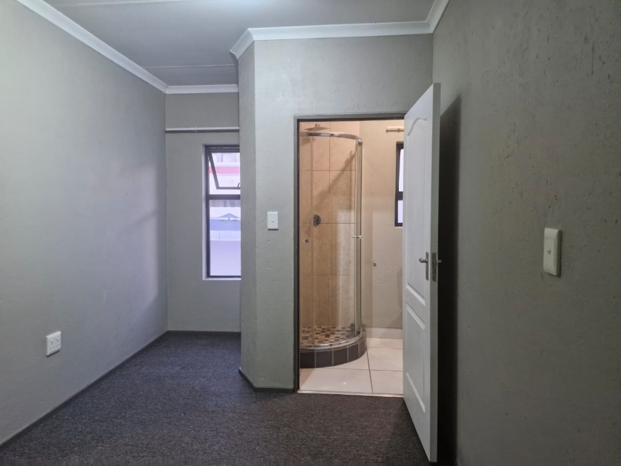 3 Bedroom Property for Sale in Ambott Gauteng