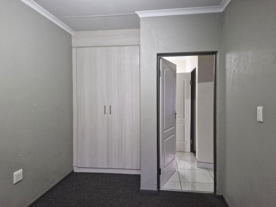 3 Bedroom Property for Sale in Ambott Gauteng