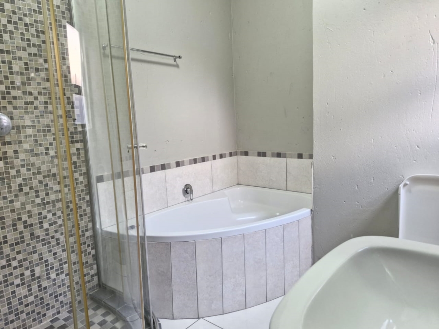 3 Bedroom Property for Sale in Ambott Gauteng
