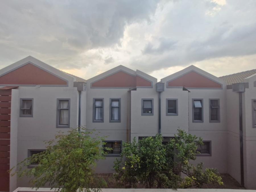 3 Bedroom Property for Sale in Ambott Gauteng