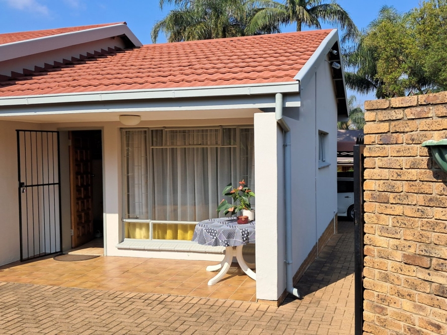 3 Bedroom Property for Sale in Mountain View Gauteng