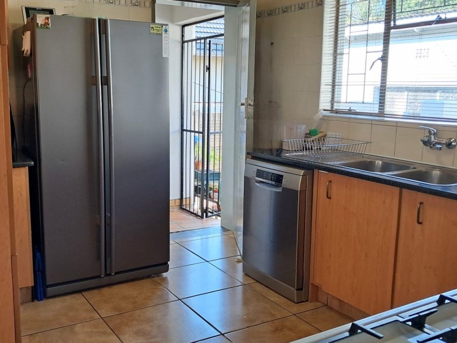3 Bedroom Property for Sale in Mountain View Gauteng