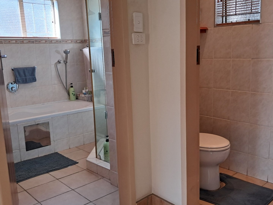 3 Bedroom Property for Sale in Mountain View Gauteng
