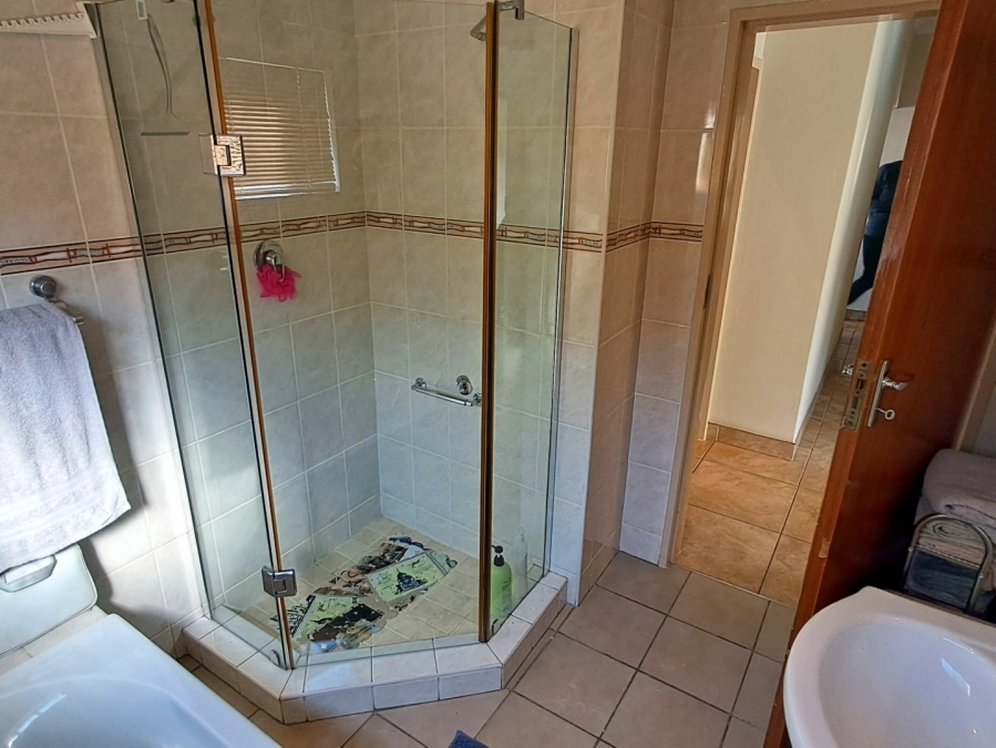 3 Bedroom Property for Sale in Mountain View Gauteng