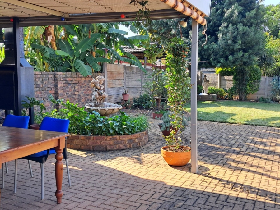 3 Bedroom Property for Sale in Mountain View Gauteng