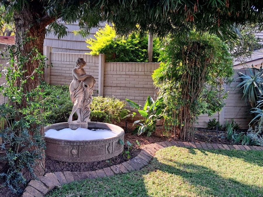 3 Bedroom Property for Sale in Mountain View Gauteng